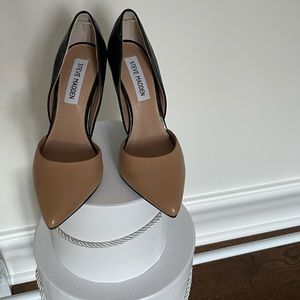 Classic pointed toe pump black & brown